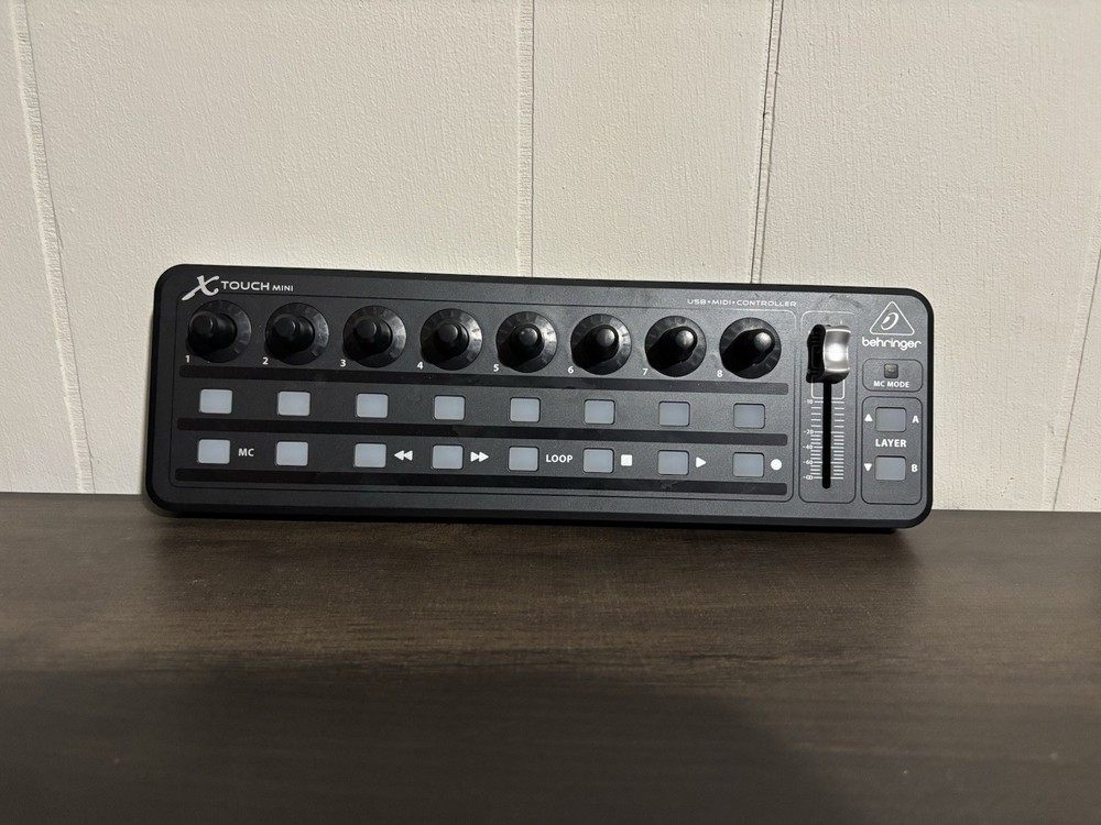 Behringer X-Touch Mini ultra-compact universal USB MIDI controller for PC Unit