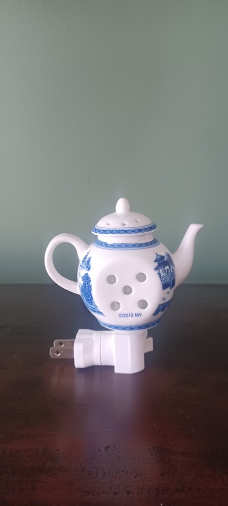 Mount Vernon Porcelain Teapot Nightlight
