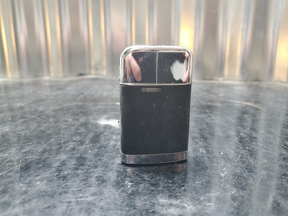 Vintage Ronson Black Leather Veraflame Lighter