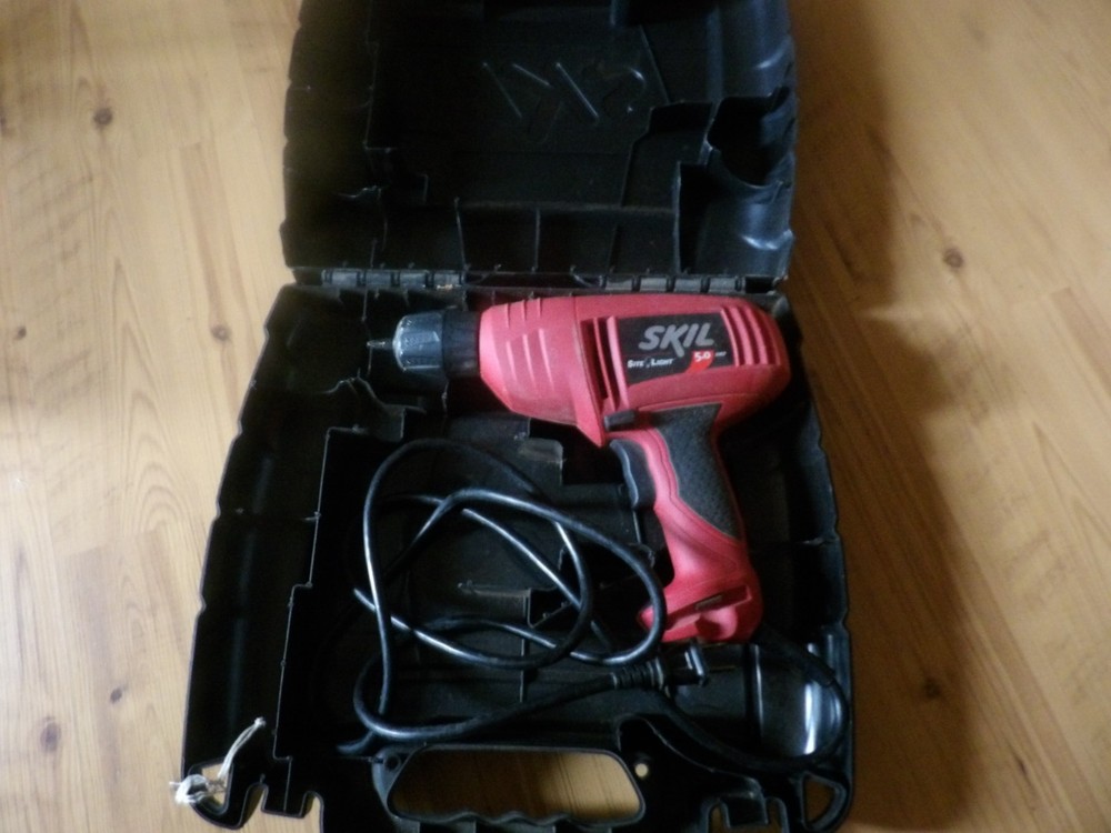 Electric Skil Drill with site light with case