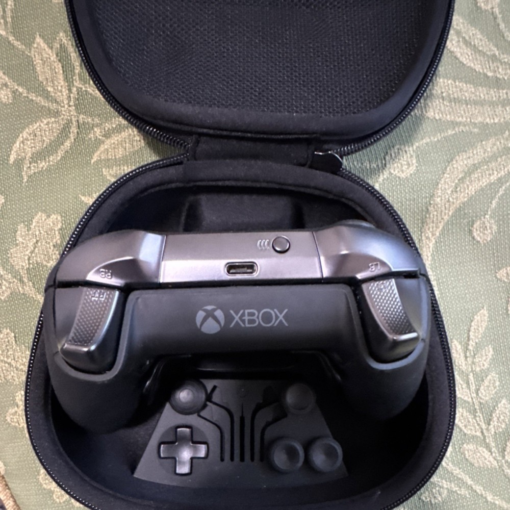 Microsoft Xbox Elite Series 2 Controller USB-C w/ Case, Thumbsticks, D-pad