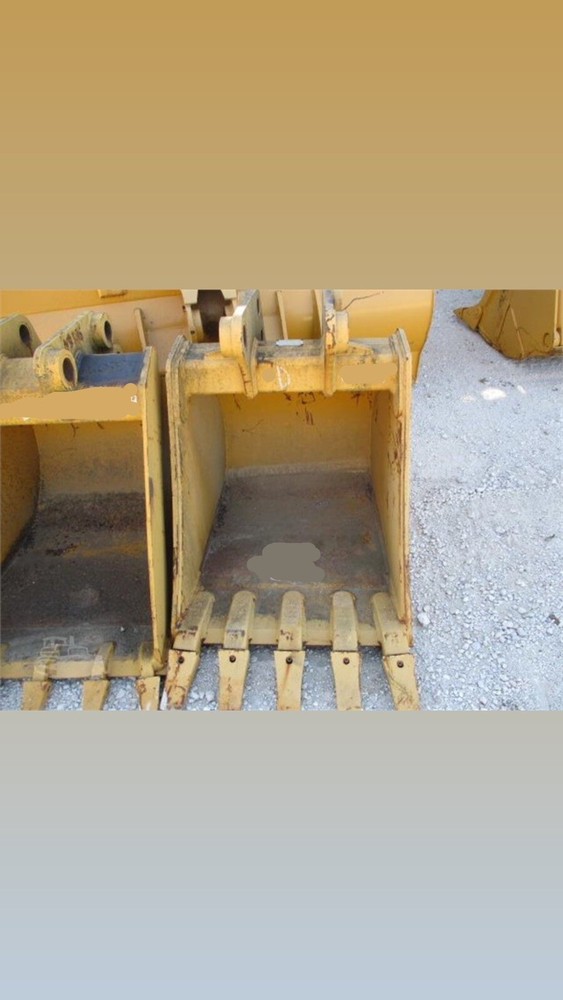 Deere Backhoe Bucket 197749