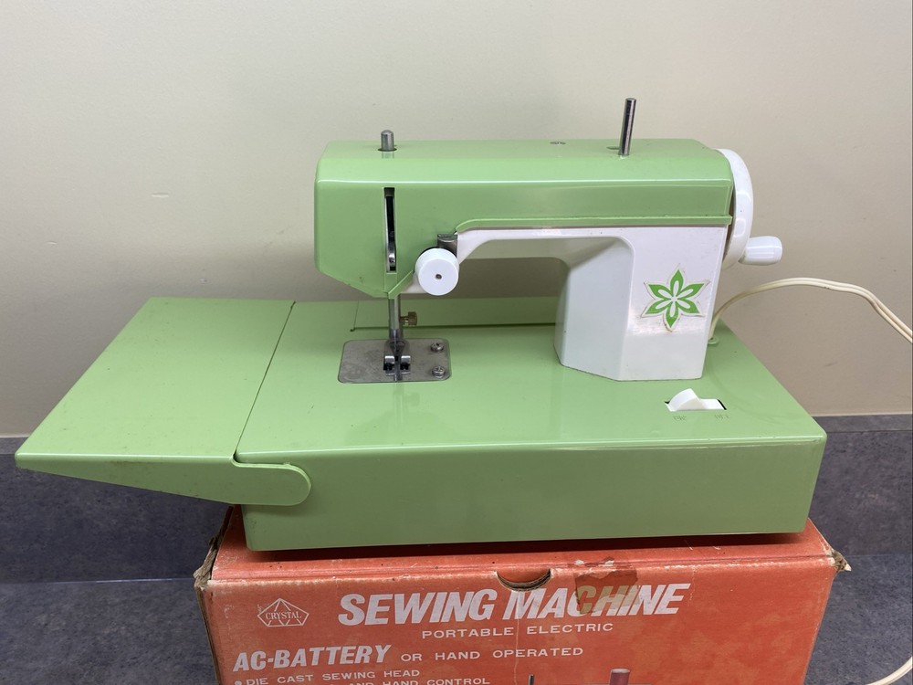 Crystal Sewing Machine AC Battery / Hand Operated #6132 Original Box Untested