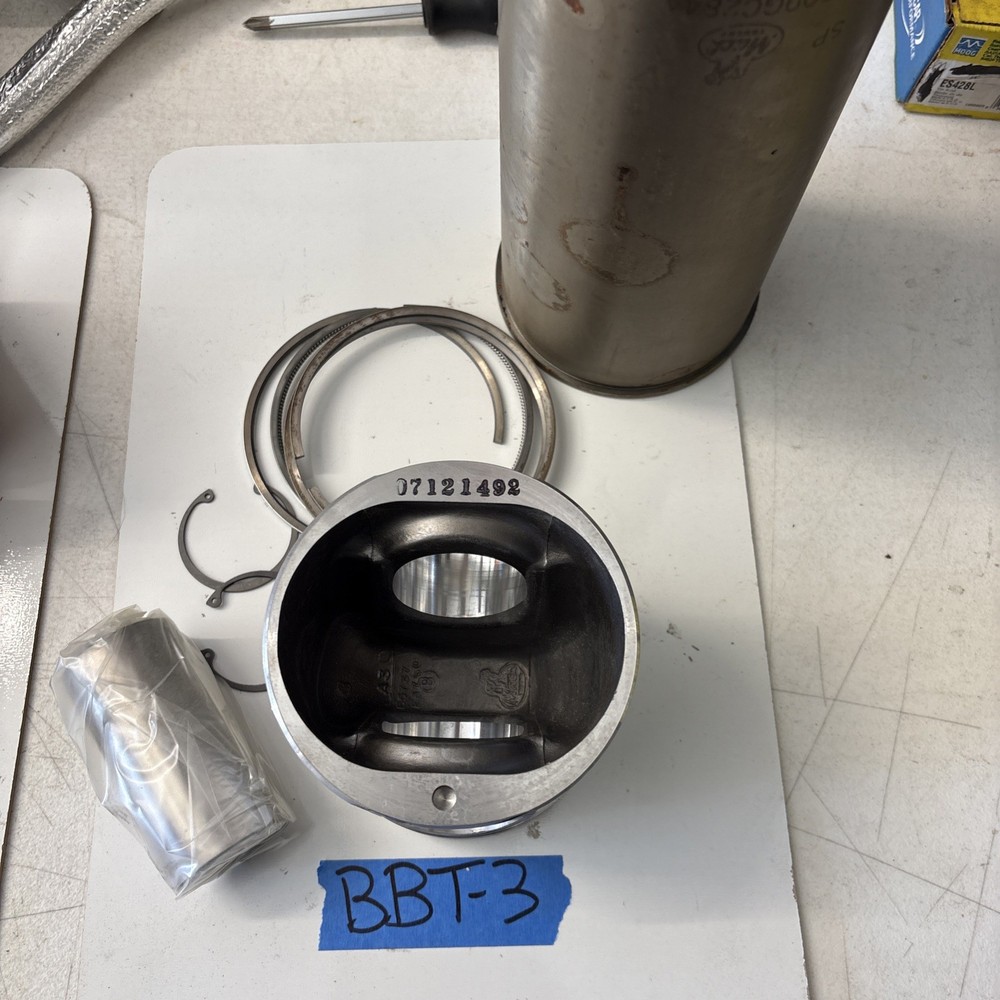 Mack 57GC376 Piston & Cylinder Liner Sleeve