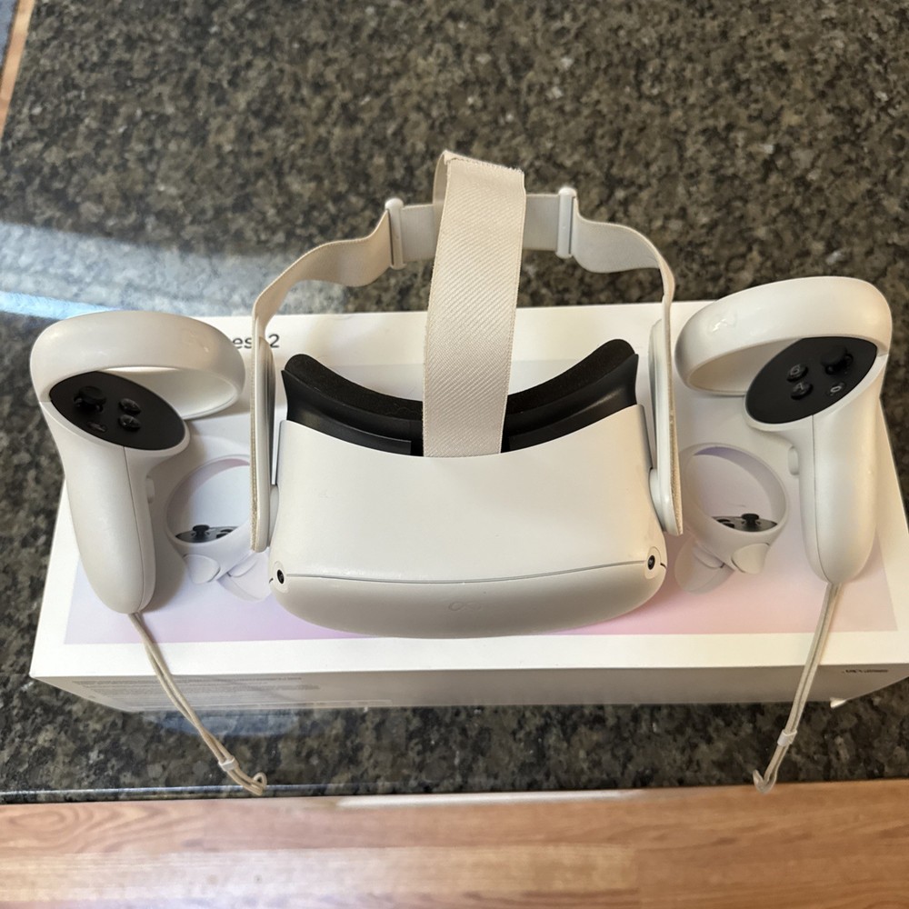 Meta Quest 2 Oculus VR 128 GB Virtual Reality VR Headset, Controllers Good Condi