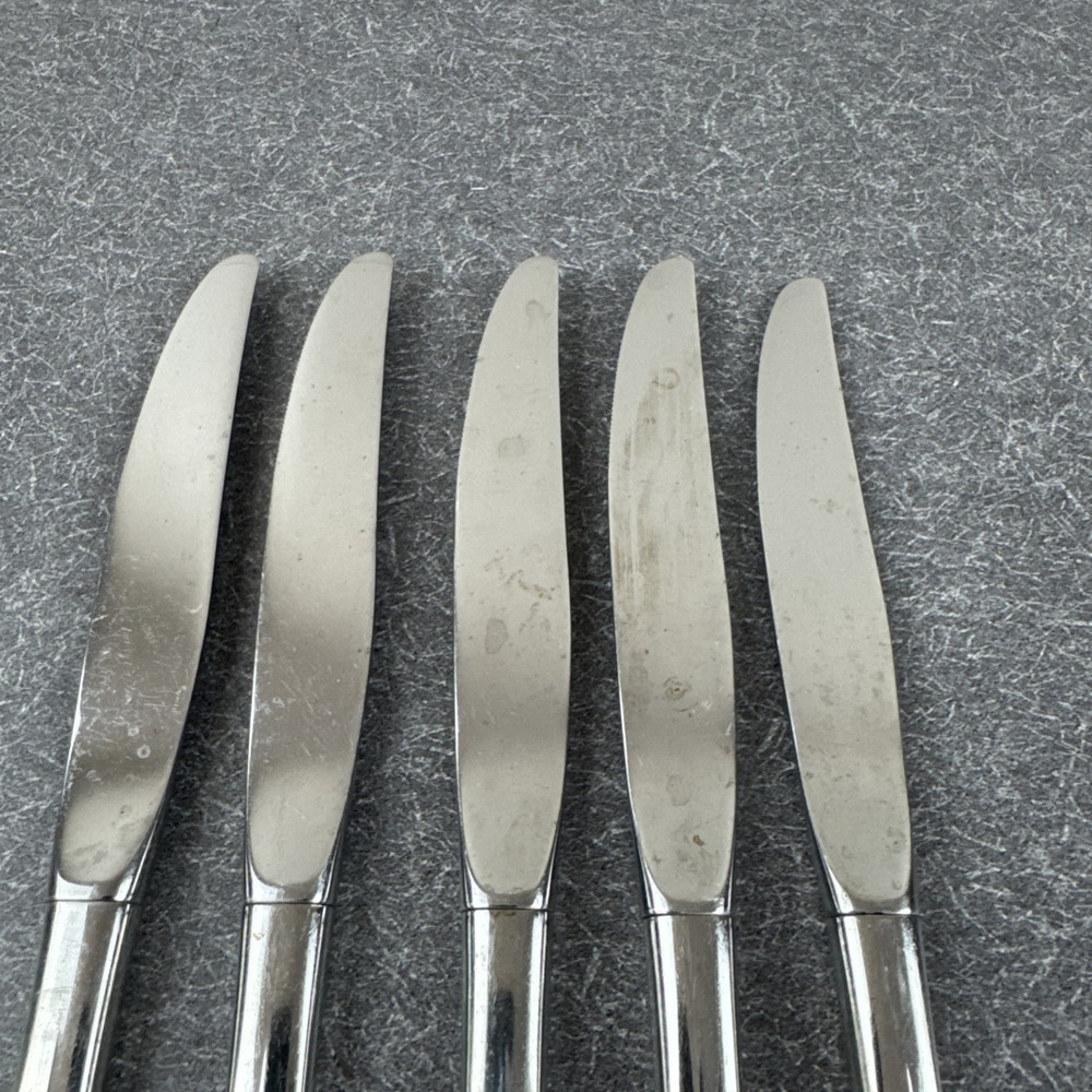 5 Oneida Stainless TRIBECA Dinner Knives 9"