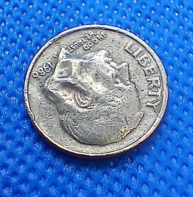 1 - 1986P Roosevelt Dime. Features various errors front and back.