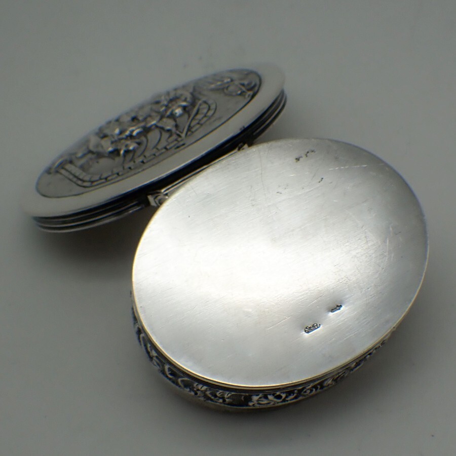 Dutch Oval Pill Box Card Players Scene 800 Silver