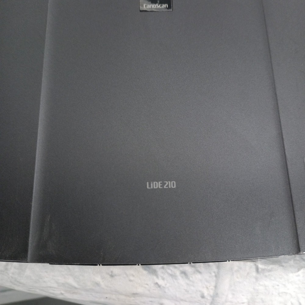Canon CanoScan LiDE 210 Flatbed Color Image Scanner USB Powered Black