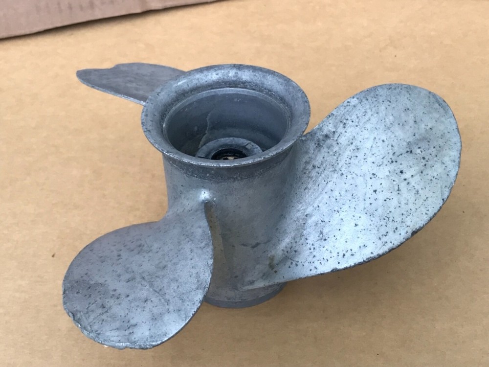 Propeller 3 blade RH 8-Tooth 48-42522-9