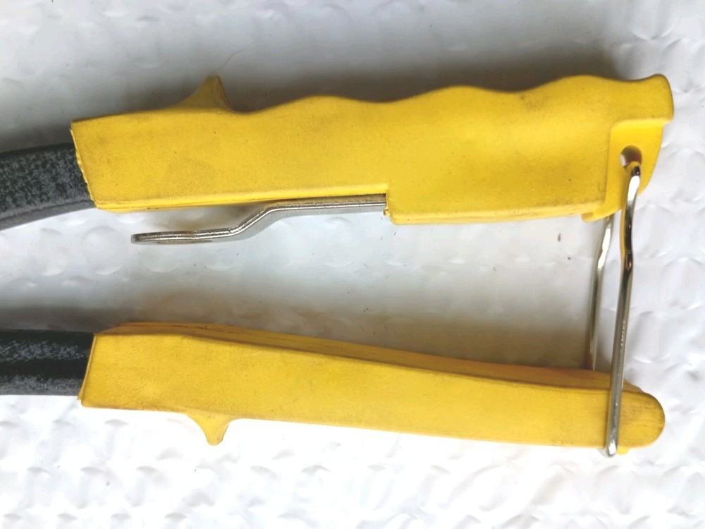 POP RIVETER GUN SET, UNBRANDED *WITH SELECTION OF 4 DIFFERENT SIZE RIVETS*