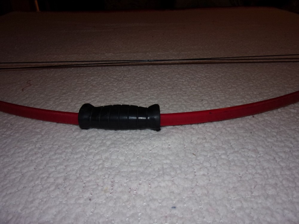 Red/Black Youth Compound Bow Needs repair