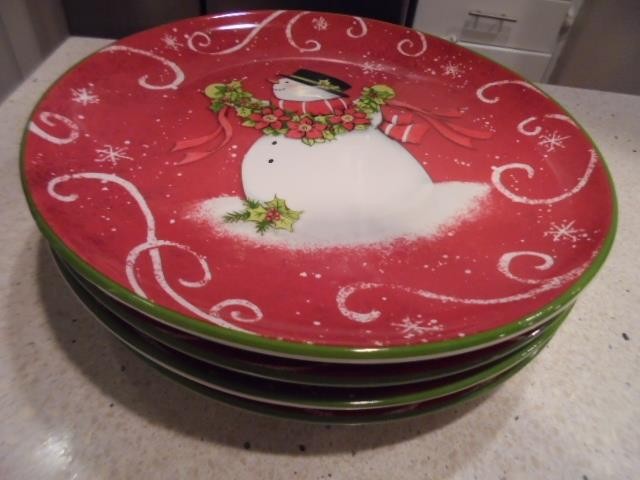 4 Susan Winget Certified International Holiday Magic 9" plates mint condition!