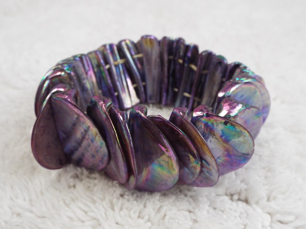 Iridescent Purple Shell Stretch Bracelet (D67)