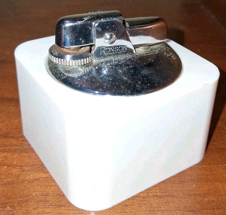 Vintage Ronson Varaflame White Square Table Lighter READ