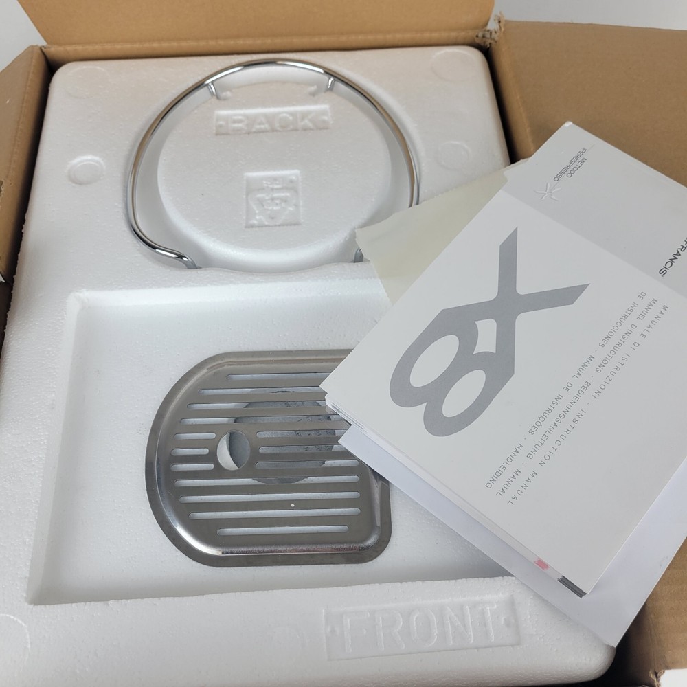 ILLY X8 Espresso Coffee Machine. Color Black