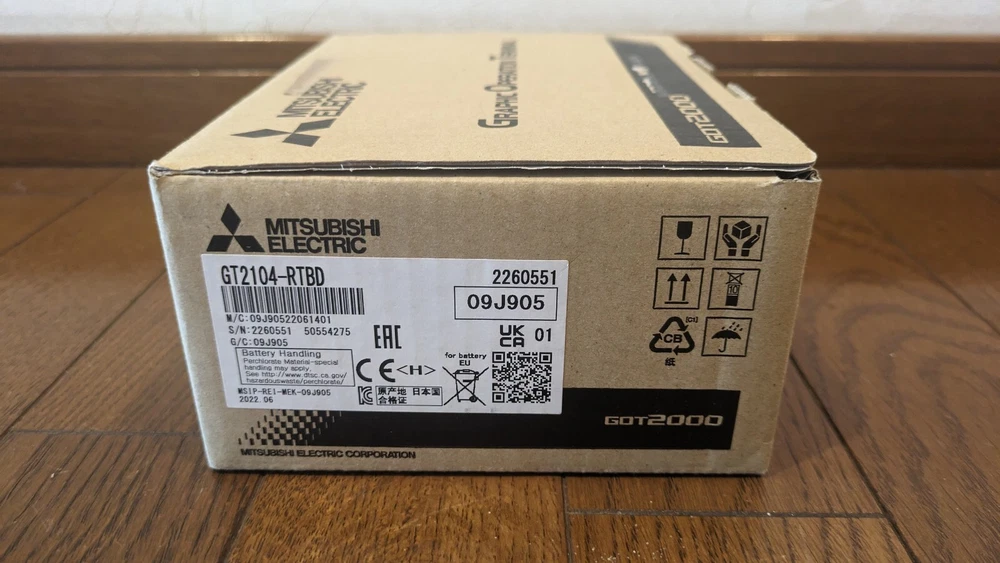 One Mitsubishi GT2104-RTBD Touch Panel New In Box Expedited Shipping