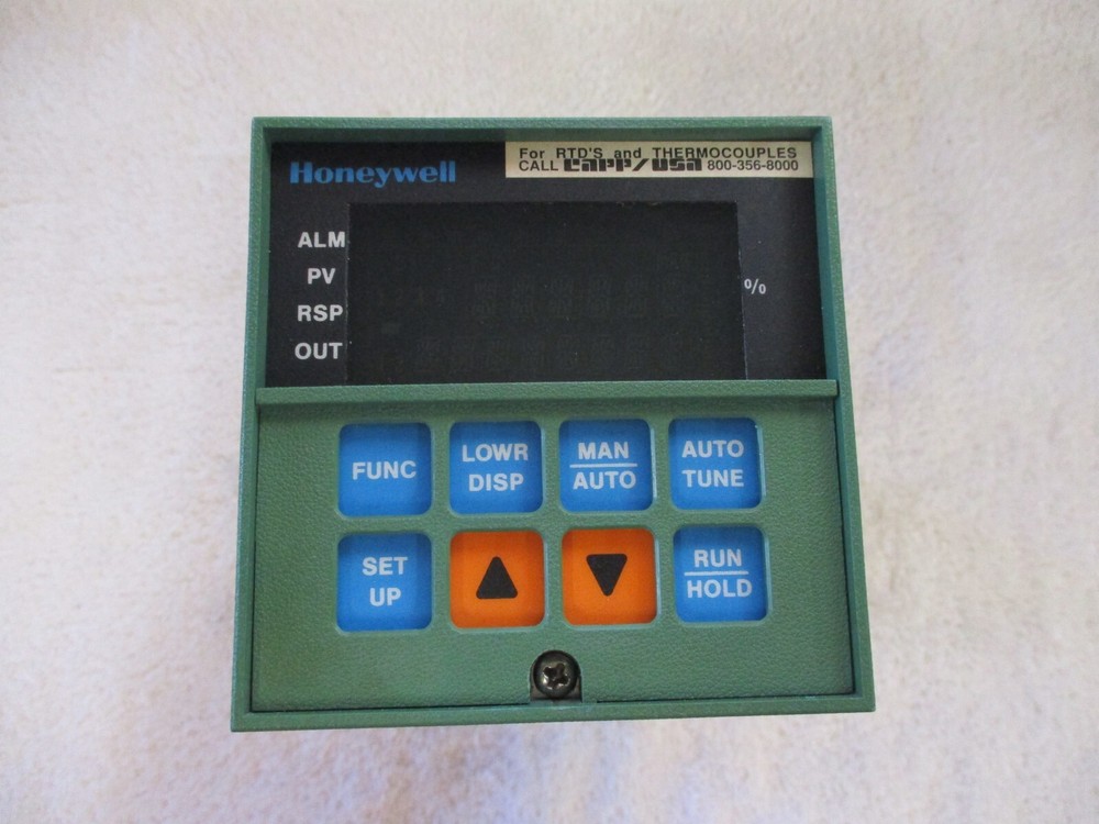HONEYWELL TEMPERATURE CONTROLLER   DC3002-0-32A-2-00-0111