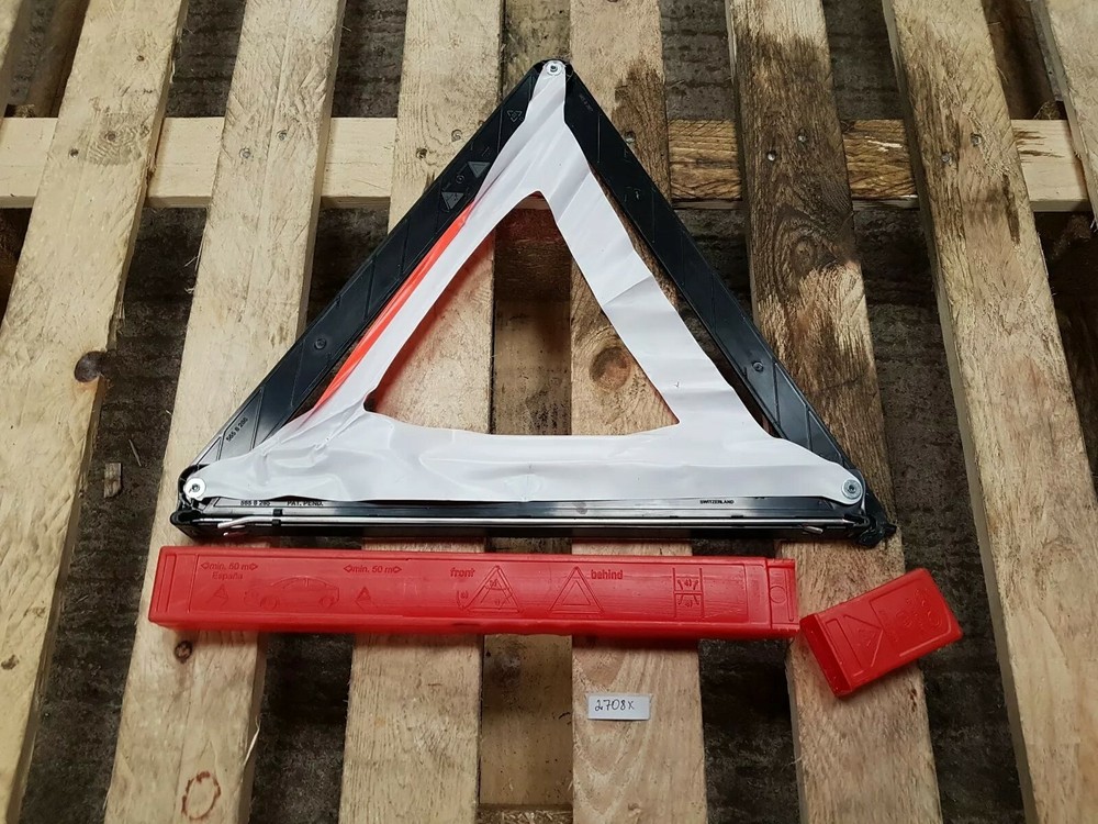 VOLVO V40 EMERGENCY WARNING TRIANGLE & HOLDER 2012 - 2017 27R033996