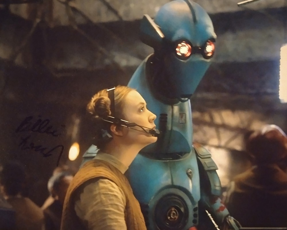 Billie Lourde signed 8x10