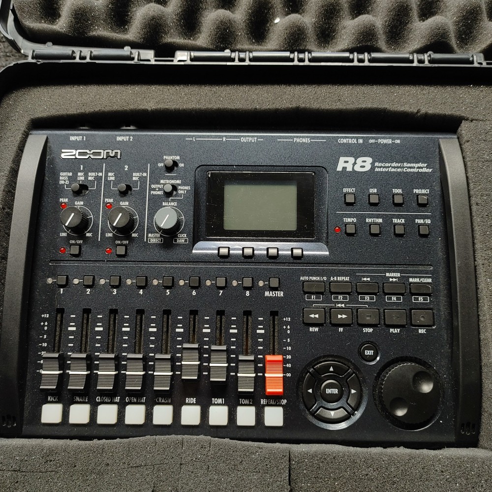 Zoom R8 Multi-Track Digital Recorder Sampler Interface w/ Case