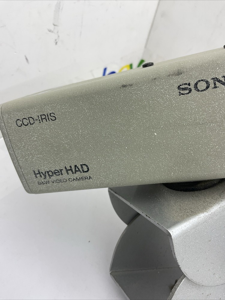 SONY HyperHAD B&W Video Camera CCD IRIS Model SPT-M104A + Holder Fast Shipping