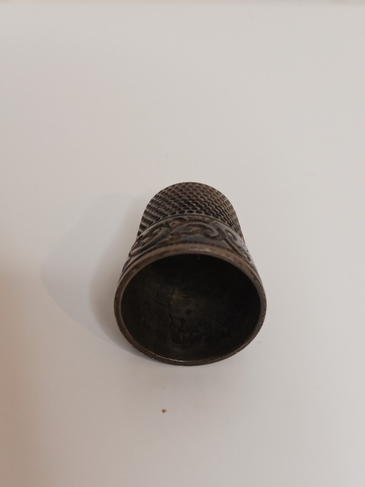 Vintage Thimble Size 9 Silver Engraved Pattern w/ Gold Band Marked 14K