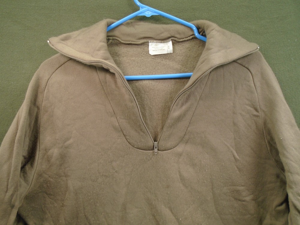 US Military Polypropylene Cold Weather Undershirt Polypro Shirt Medium 295-D