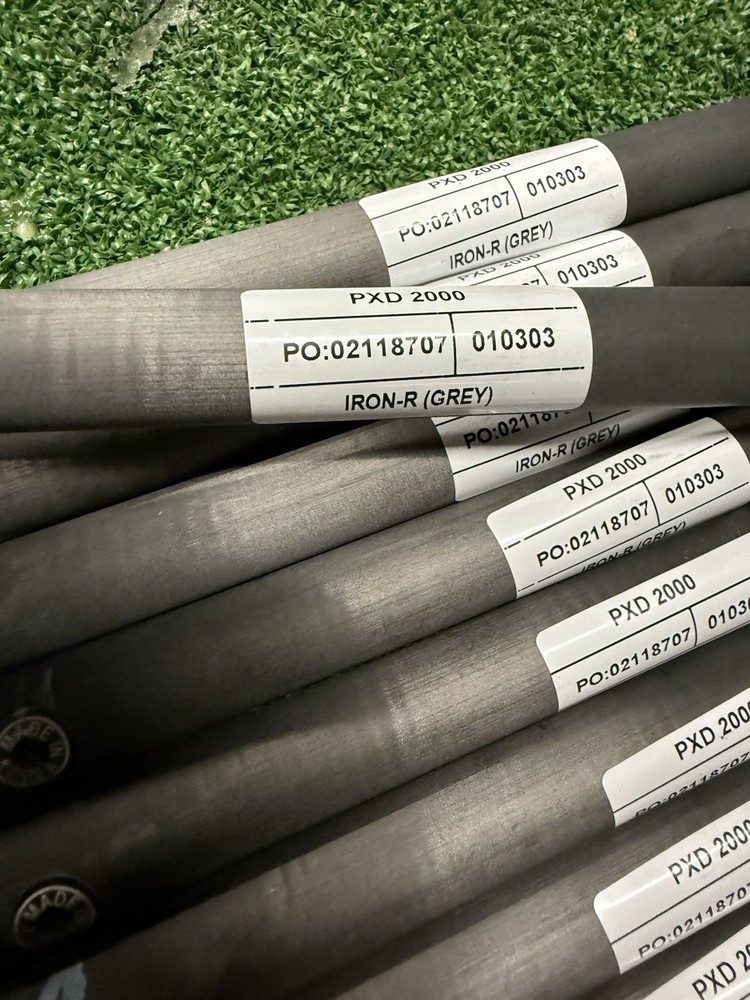 8 x PXD 2000 Silver R Flex Graphite Iron Shaft .370 Tip