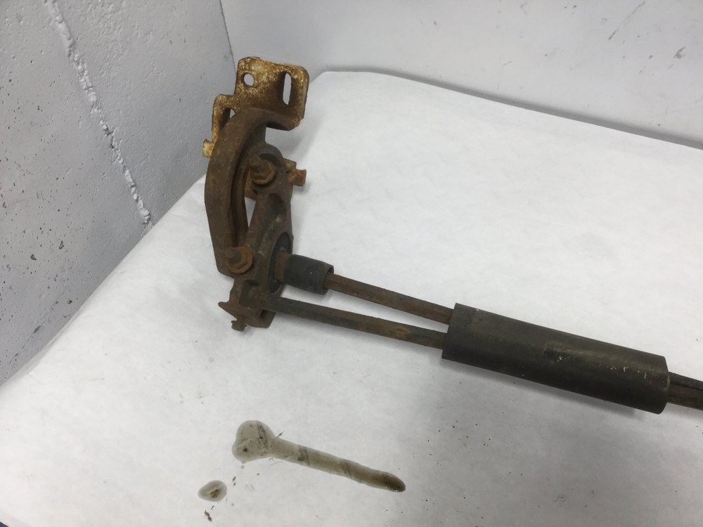 Volvo VNL Hood Hinge - Used