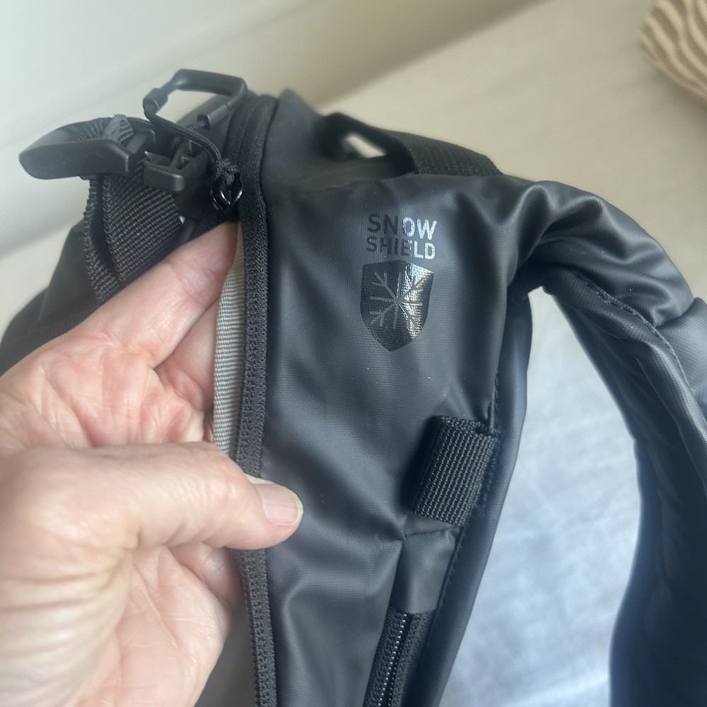 Camelback PowderHound 12L Hydration Pack Backpack Water Snow Shield Preowned