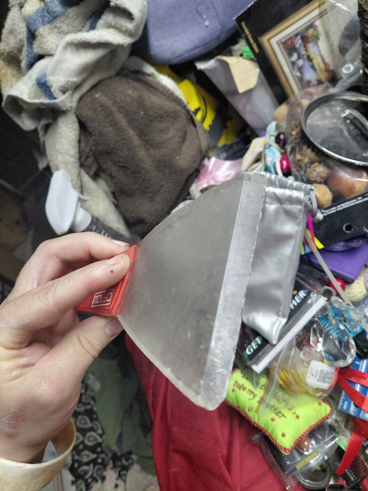 Osrow ice scraper, featuring a thick plastic blade 10" Red