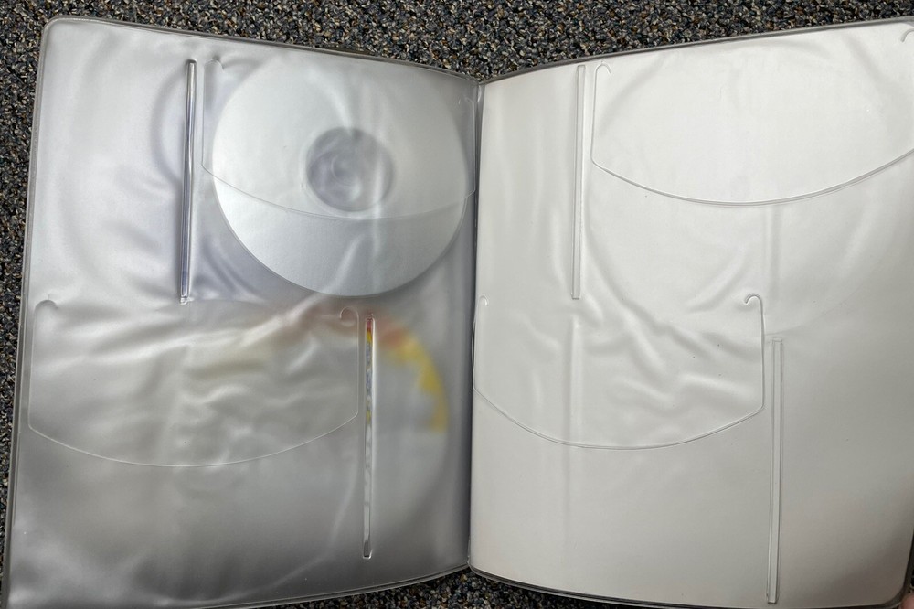 Vintage Macintosh 1994 CD-ROM Compact Discs Folder with 5 Discs