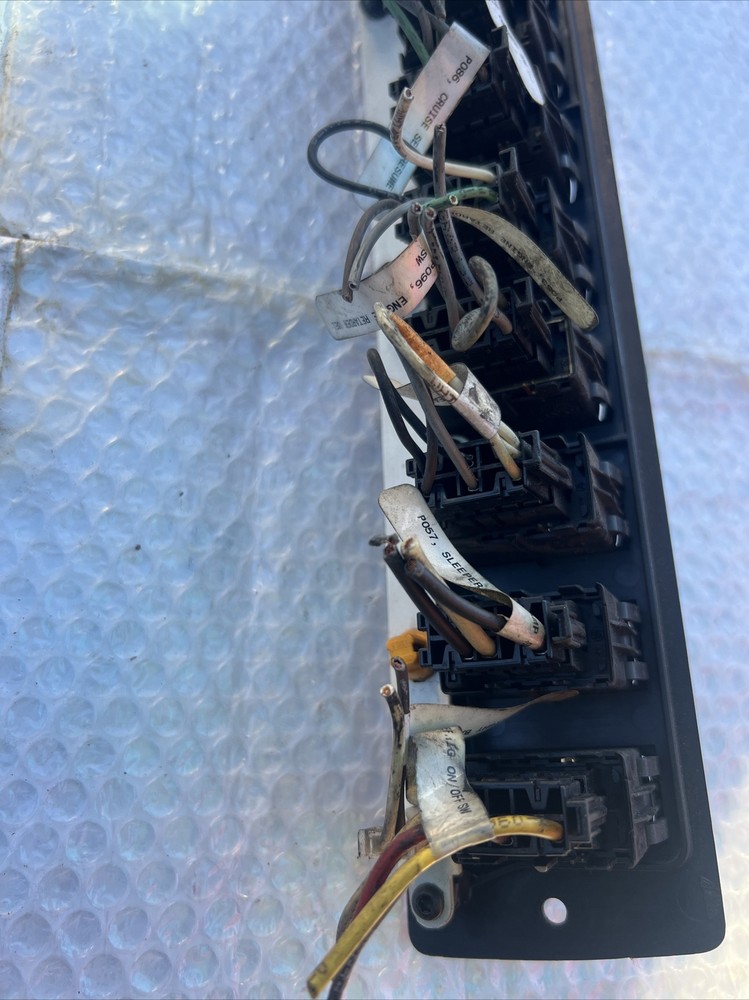 Kenworth T200 Dashboard 9 Switch Control Panel Genuine W/plugs. S64-1004-9