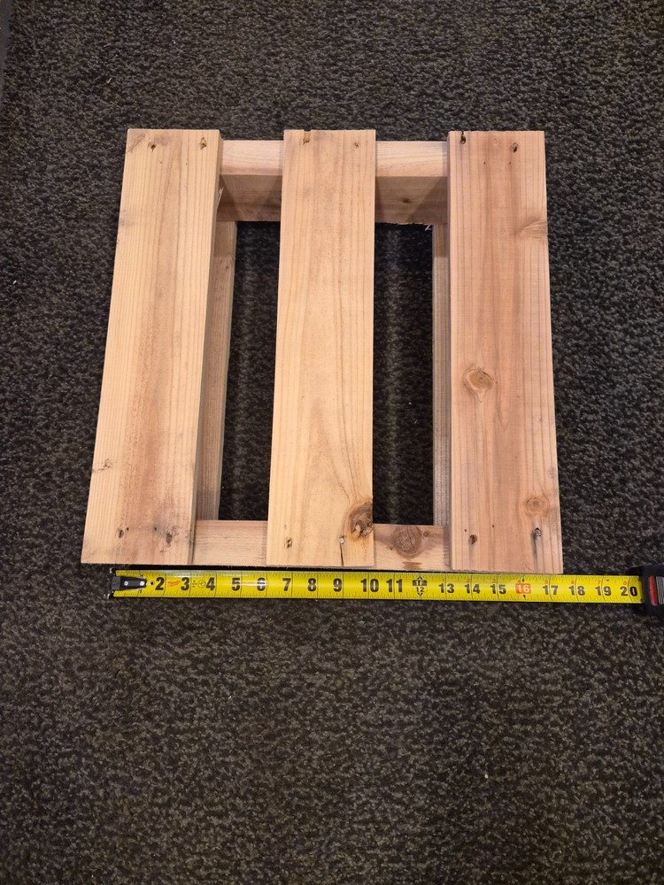 Pallet, Small 17x18x4 DIY Used