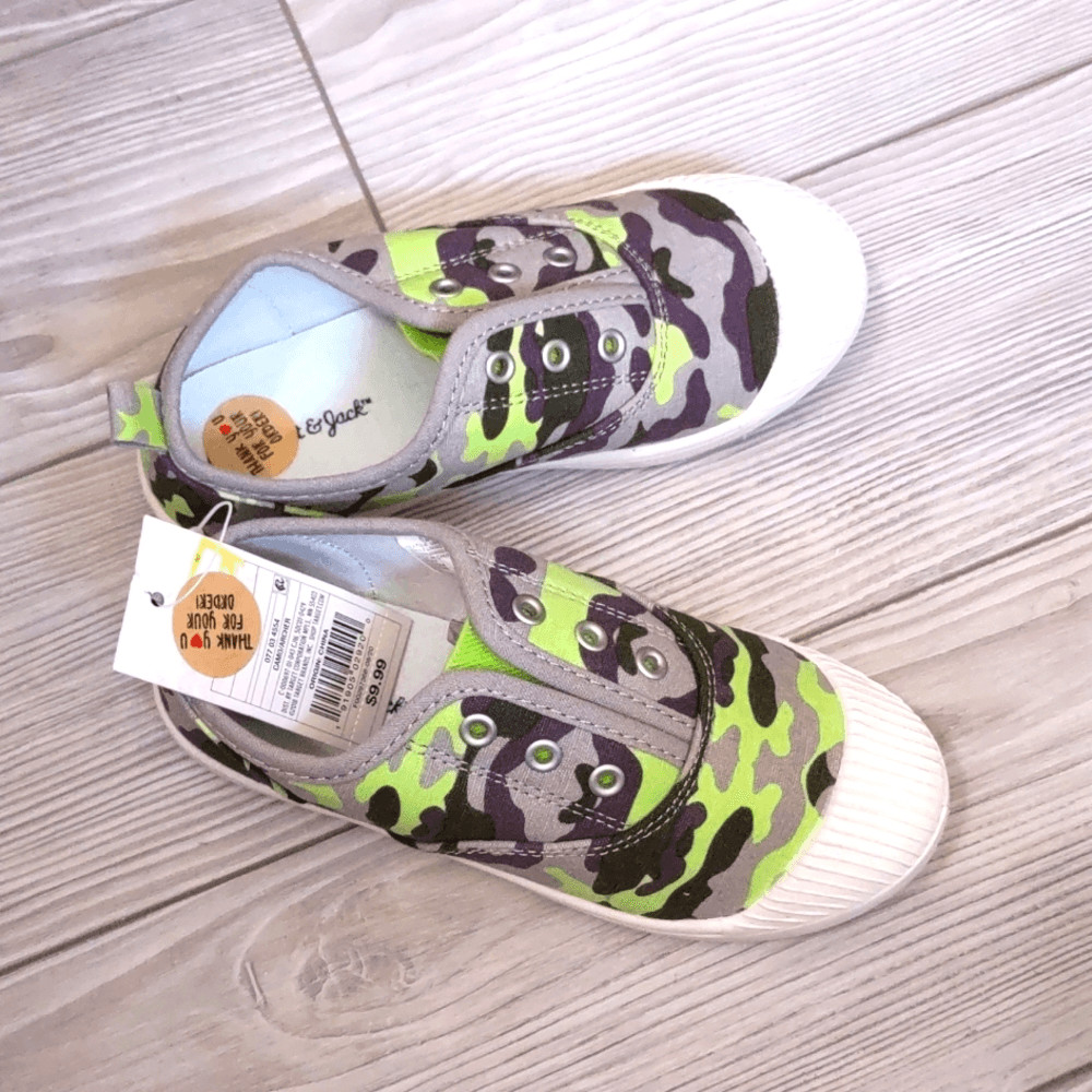 (17-2518) Cat & Jack Archer Size 12