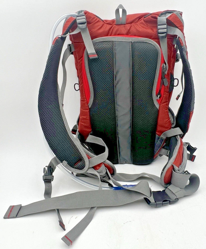 TOPI RIO HYDRATION PACK BACKPACK HIKING, CAMPING, ETC WITH BLADDER