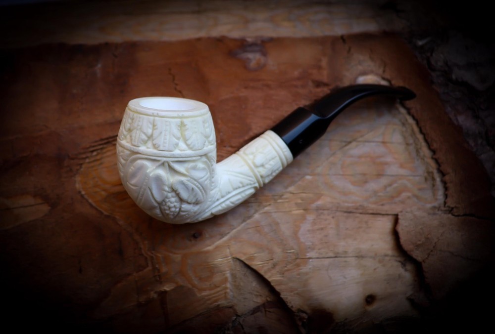Half BentModel Grape Leaf Pattern Meerschaum Pipe With Leather Case-Astaş Meers.
