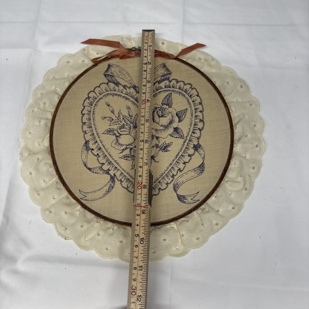 Creative Circle Vintage Heart With Flowers