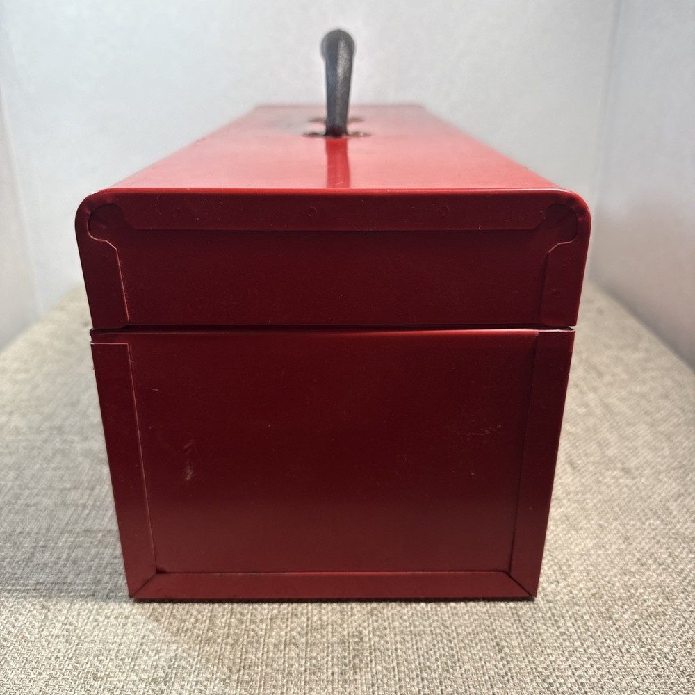 Red Metal Husky Toolbox with Handle, Single Latch, tray, great condition clean
