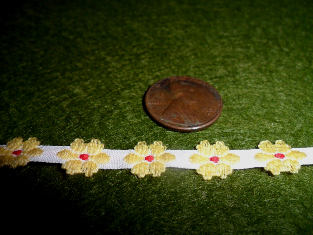 Vintage Embroidered Yellow Daisy Braid - 2 Yards