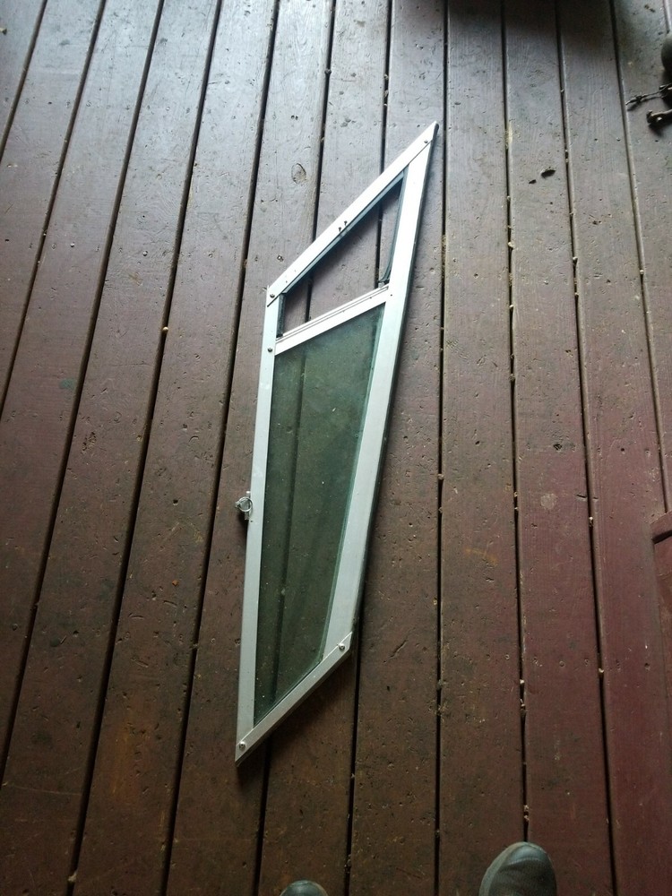 Z7 1992 Crownline 182 Boat Windshield Passenger Port Left missing small window
