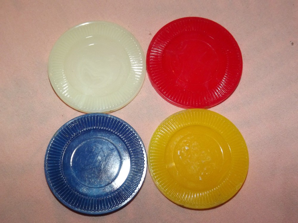 VINTAGE CARDS JOKERS PLASTIC SPADE SHAPE POKER CHIPS CAROUSEL