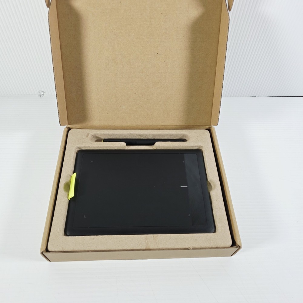 One by Wacom CTL-471 Creative Graphics Drawing Tablet w/ Pen - Tested