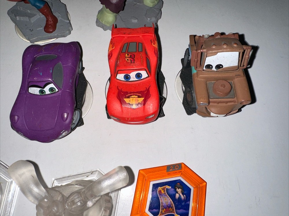 DISNEY INFINITY 12 Discs Power Disc Lot & 11 Figures