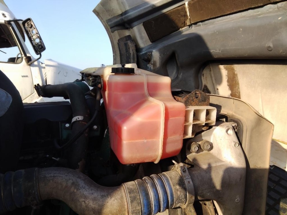 For 2012 VOLVO VNL RADIATOR OVERFLOW TANK ,  OH
