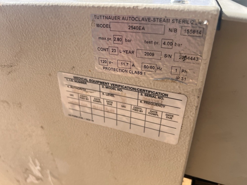 TUTTNAUER EZ10 AUTOCLAVE STEAM STERILIZER POWERS ON
