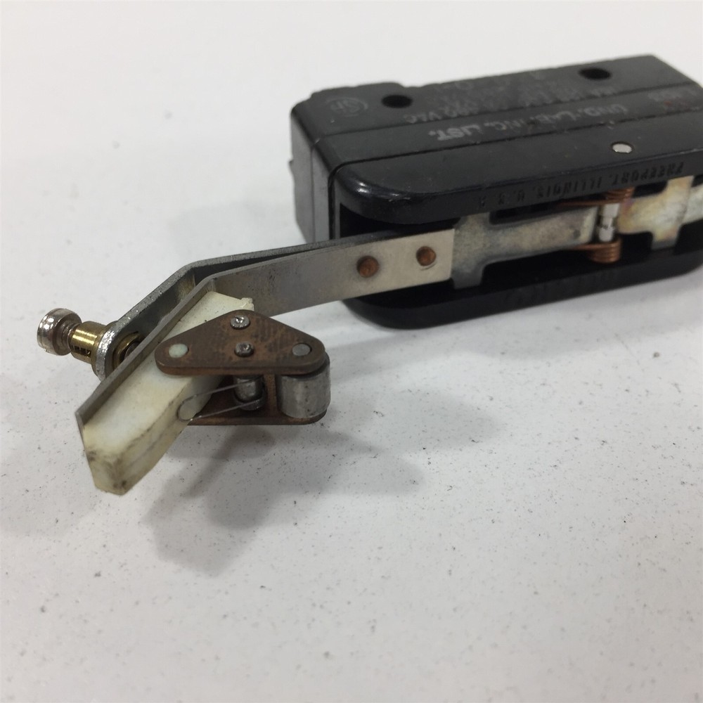(1) Honeywell YZ-RM1 Microswitch