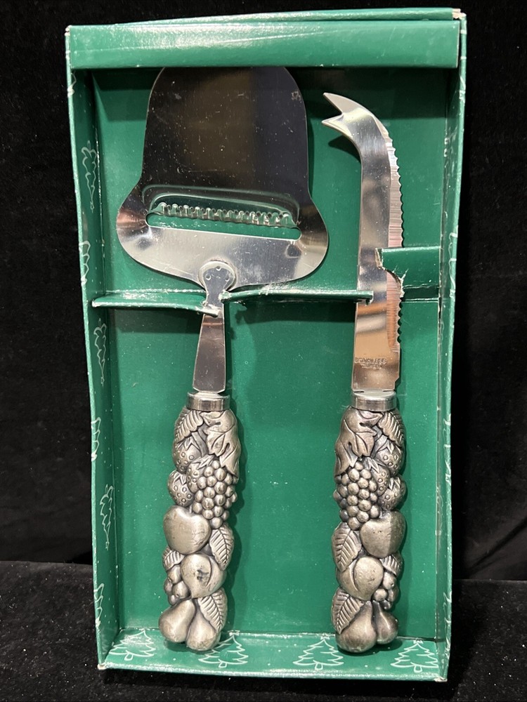 TWO PIECE CHEESE SERVING SET WITH FRUIT HANDLES IN BOX