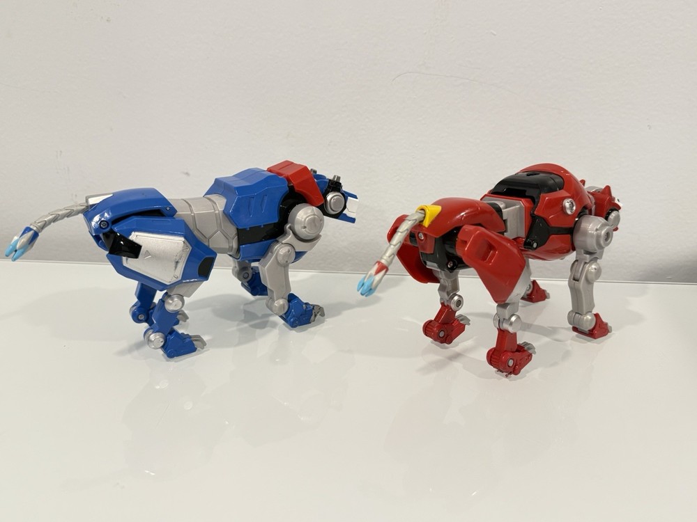 2017 Playmates VOLTRON Legendary Defender Blue And Ref LION Figures USED